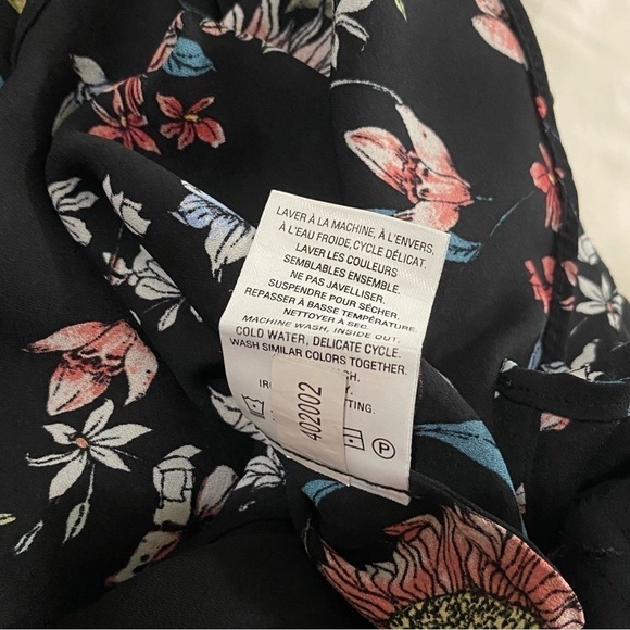🎈Essentials by Ritmans black floral  tops. M size - Picture 5 of 5